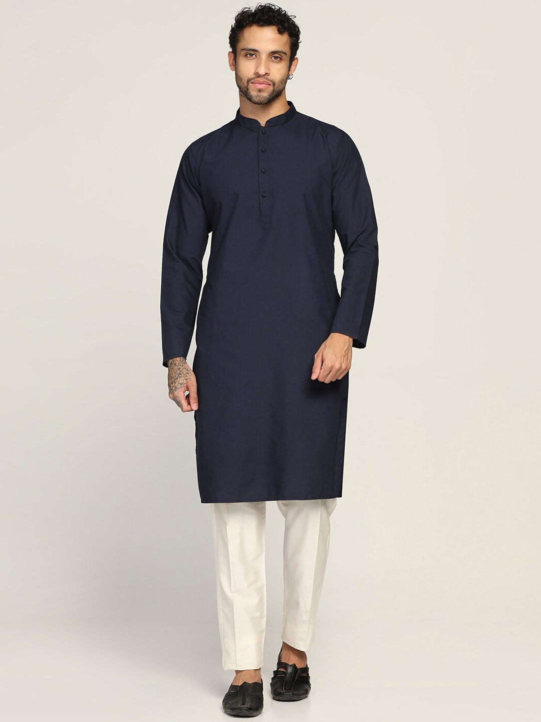 

KISAH Mandarin Collar Straight Regular Kurta with Trousers, Navy blue