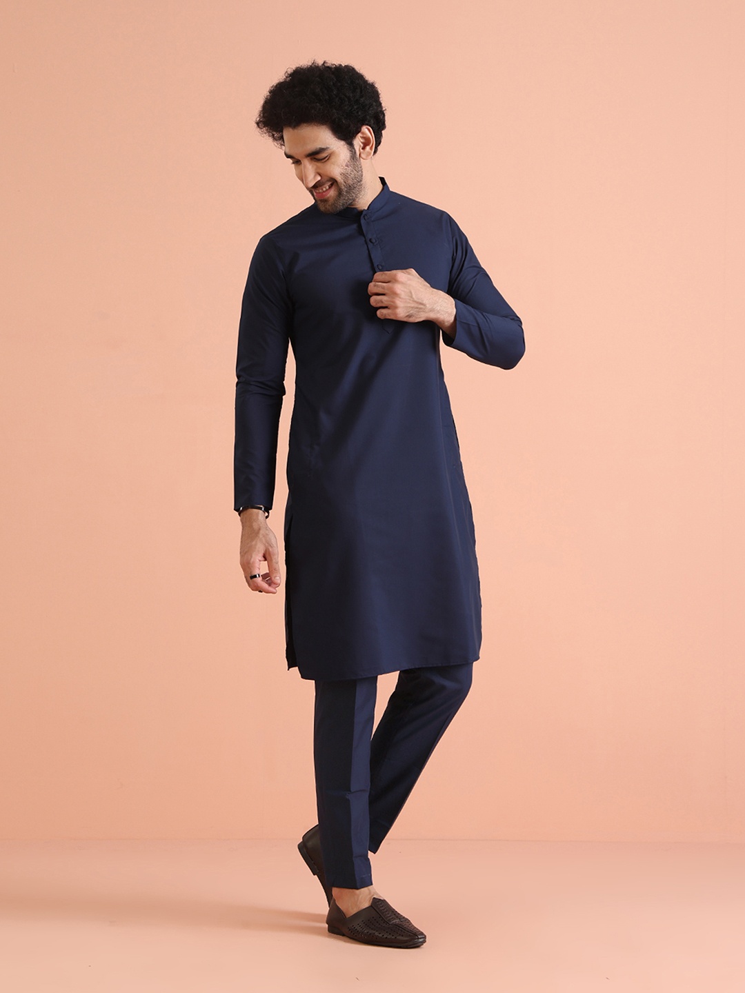 

KISAH Mandarin Collar Regular Kurta With Trousers, Navy blue