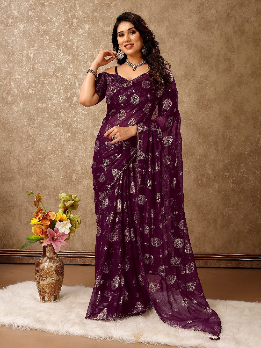 

Indian Women Ethnic Motifs Printed Saree, Purple