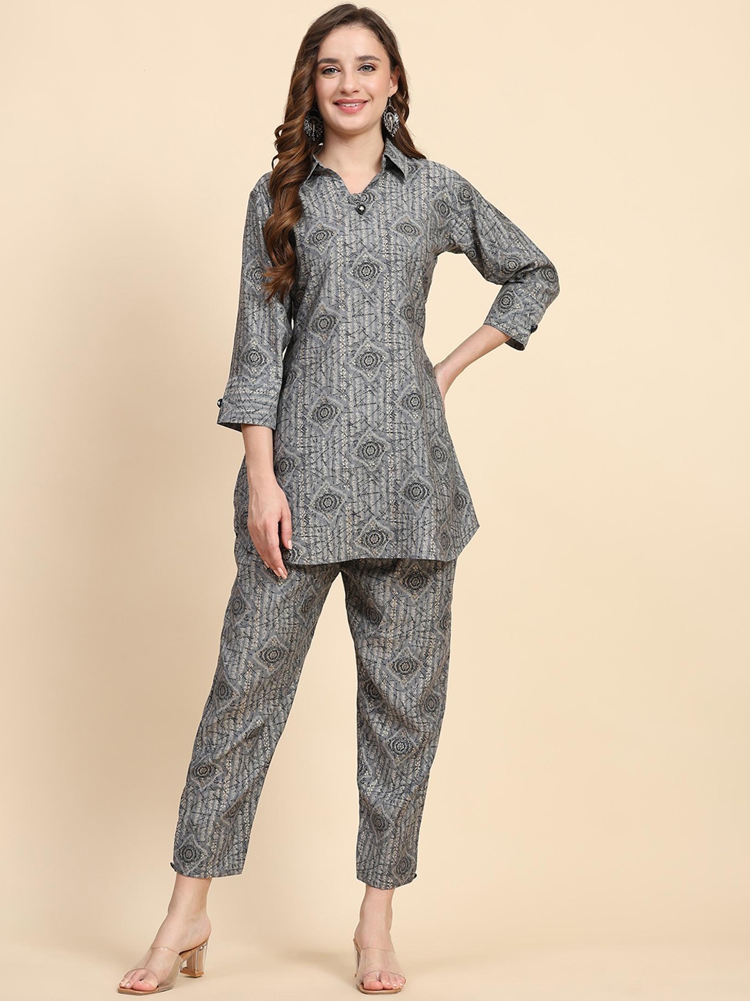 

Trendmalls Geometric Printed Shirt Collar Neck Top & Flared Trouser, Grey