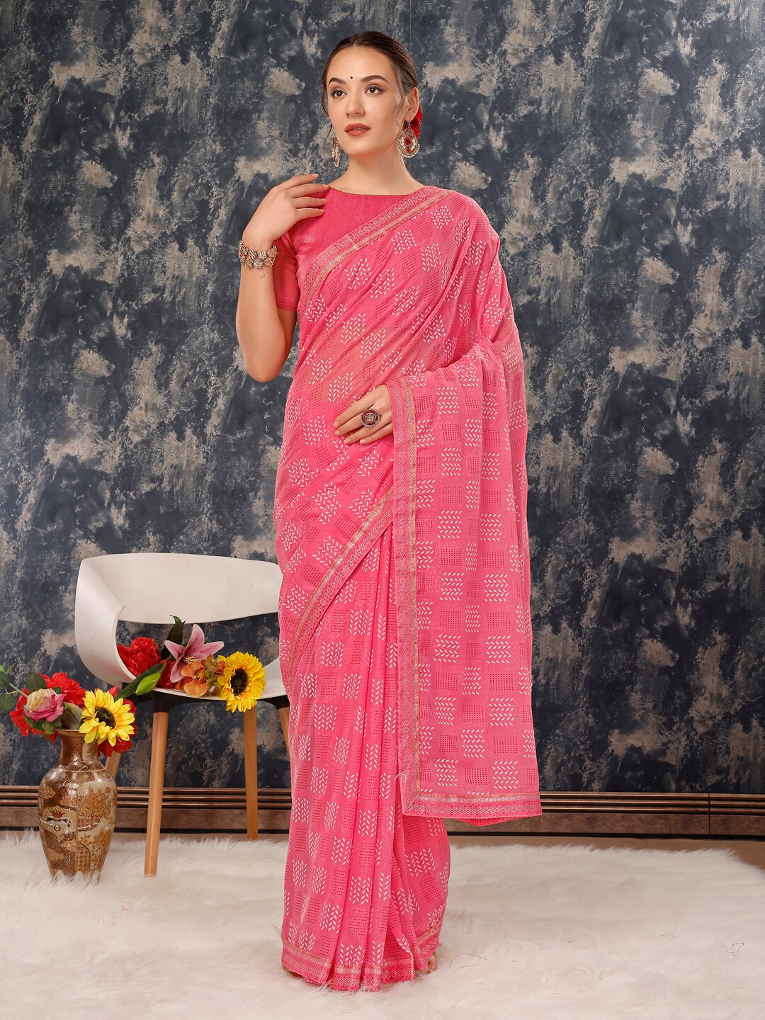 

Indian Women Geometric Printed Pure Chiffon Saree, Pink