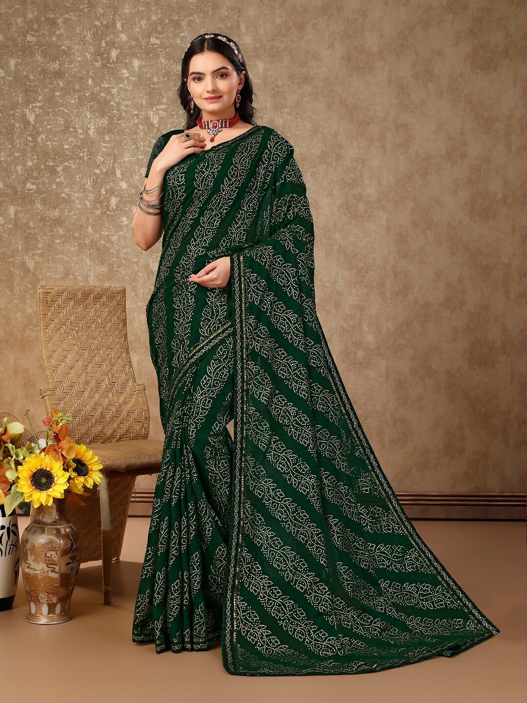 

Indian Women Embellished Zari Pure Chiffon Saree, Green