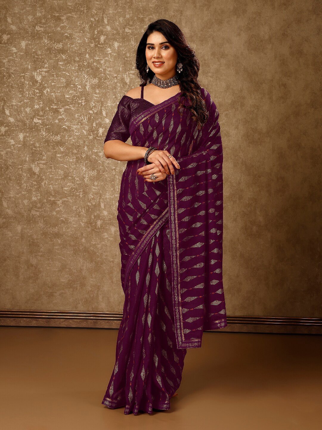 

Indian Women Embellished Zari Pure Chiffon Saree, Purple