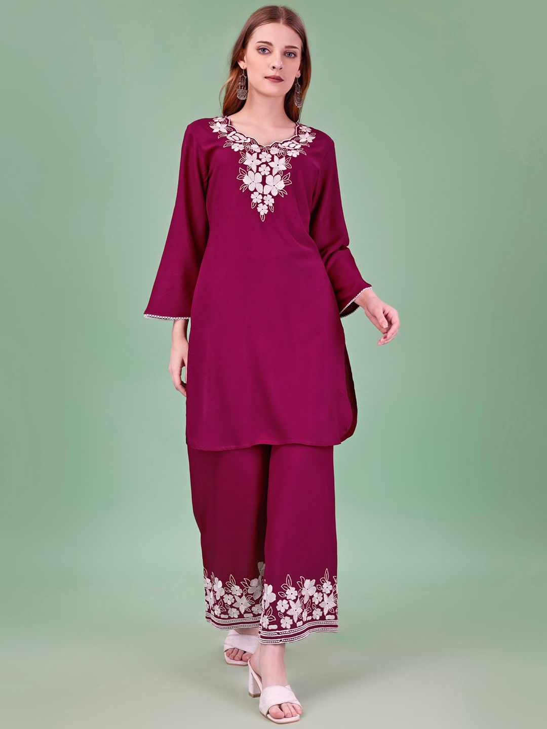 

Tikhi Imli Floral Yoke Design Thread Work Straight Kurta & Trouser, Burgundy