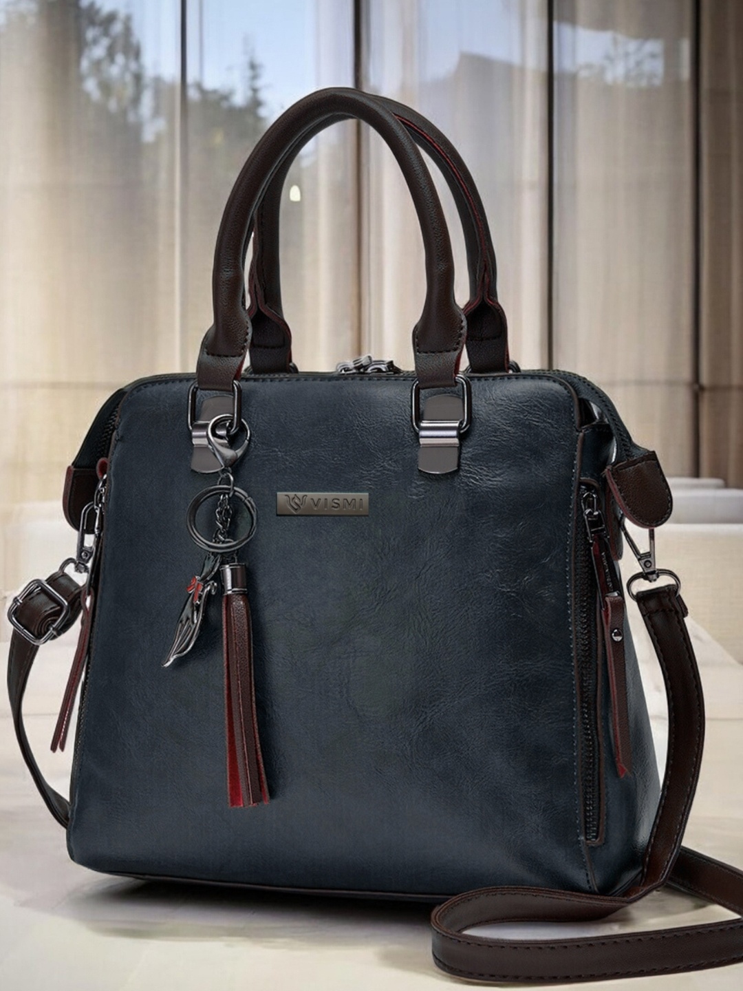 

VISMIINTREND Women Solid Structured Leather Handheld Bag Black
