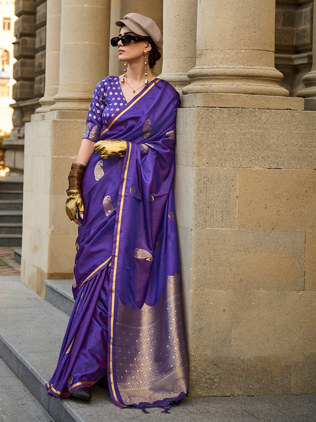 

elora Ethnic Motifs Woven Design Zari Banarasi Saree, Navy blue