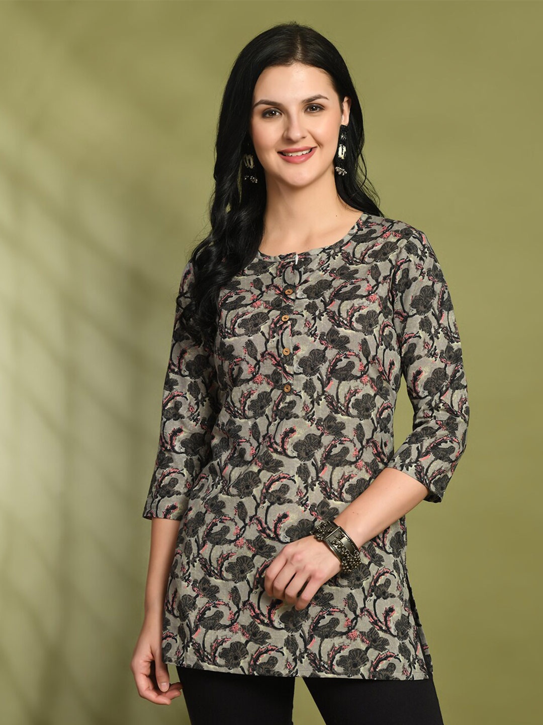 

FERANOID Floral Printed Pure Cotton Round Neck Straight Kurti, Beige