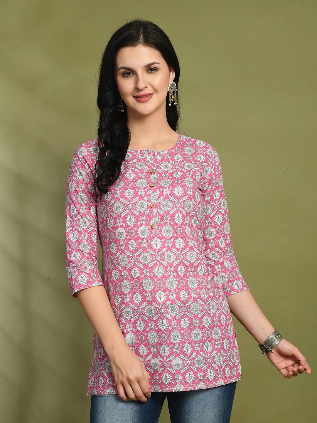 

FERANOID Floral Printed Pure Cotton Round Neck Straight Kurti, Pink