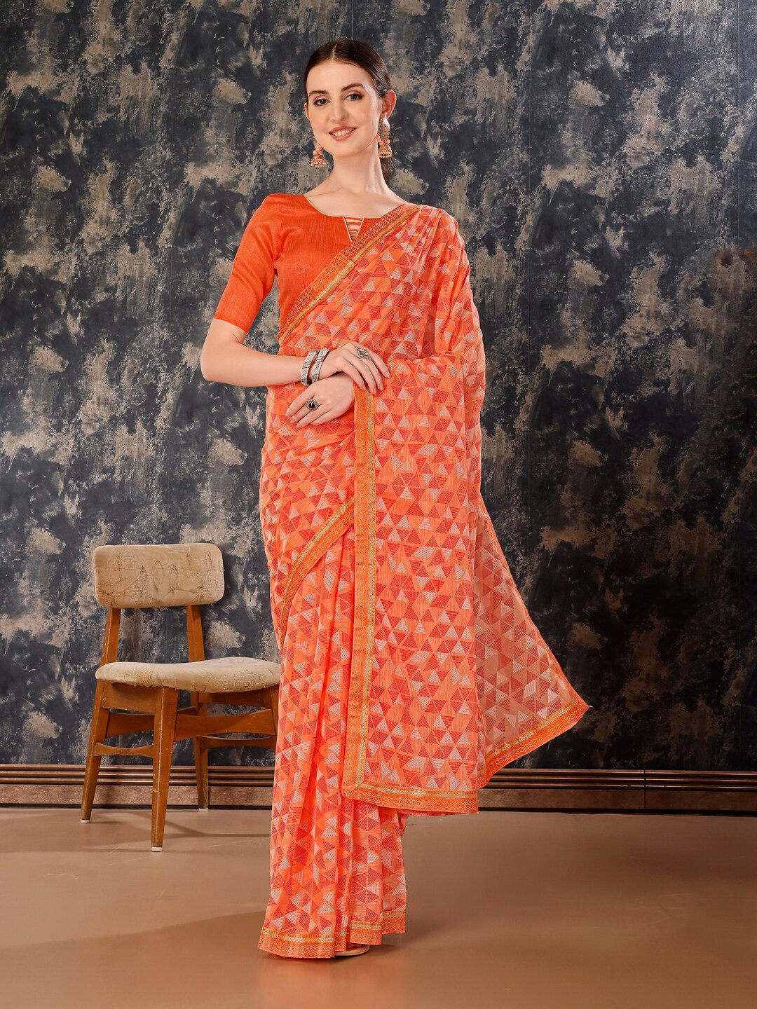 

Indian Women Geometric Printed Pure Chiffon Saree, Peach