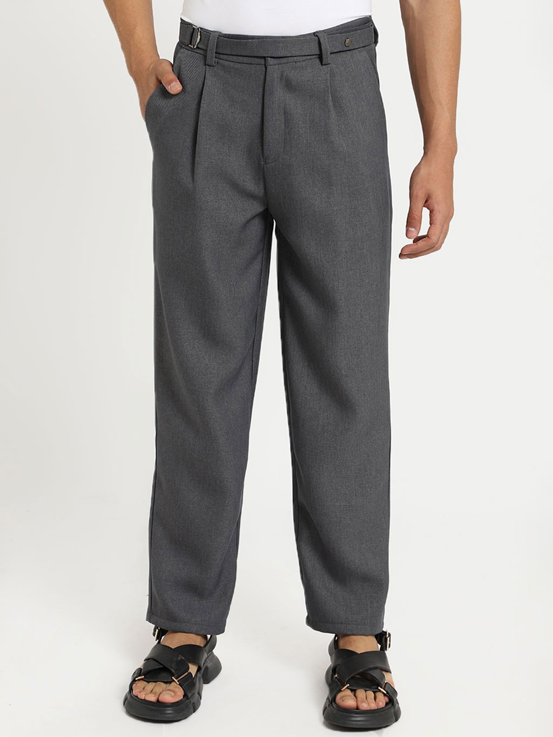 

Banana Club Men Textured Classic Pleated Regular Trousers, Grey