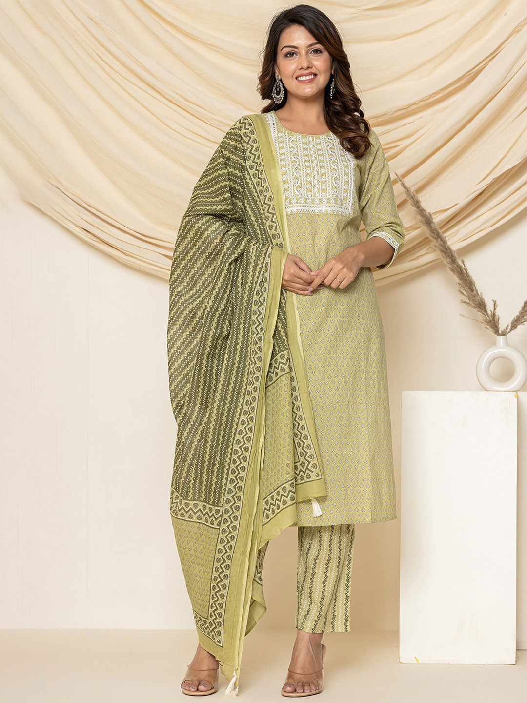 

JAIPUR ETHNIC Floral Printed Thread Work Pure Cotton Kurta with Trousers & Dupatta, Green