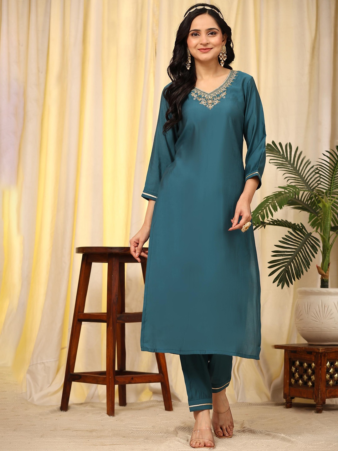 

Trendmalls Floral Yoke Design Straight V-Neck Mirror Work Kurta With Trouser, Teal