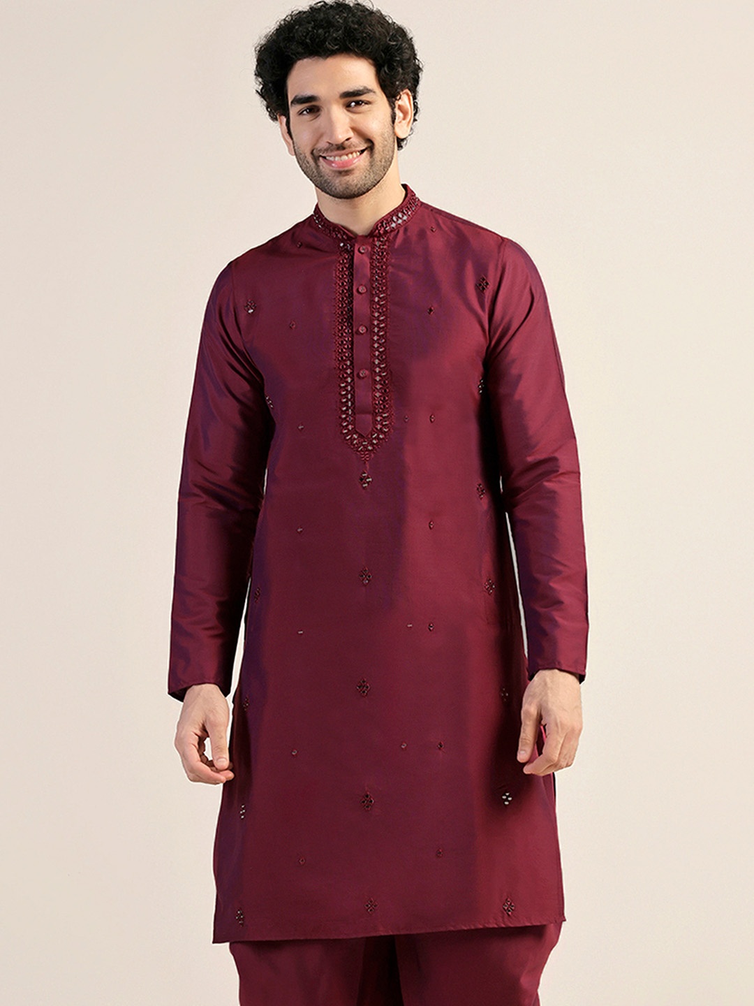 

KISAH Geometric Embroidered Mirror Work Straight Kurta, Magenta