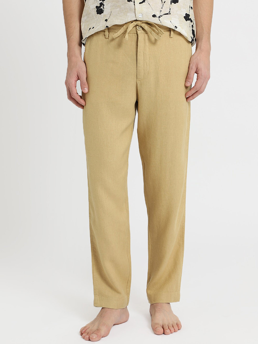 

Banana Club Men Classic Linen Regular Trousers, Beige