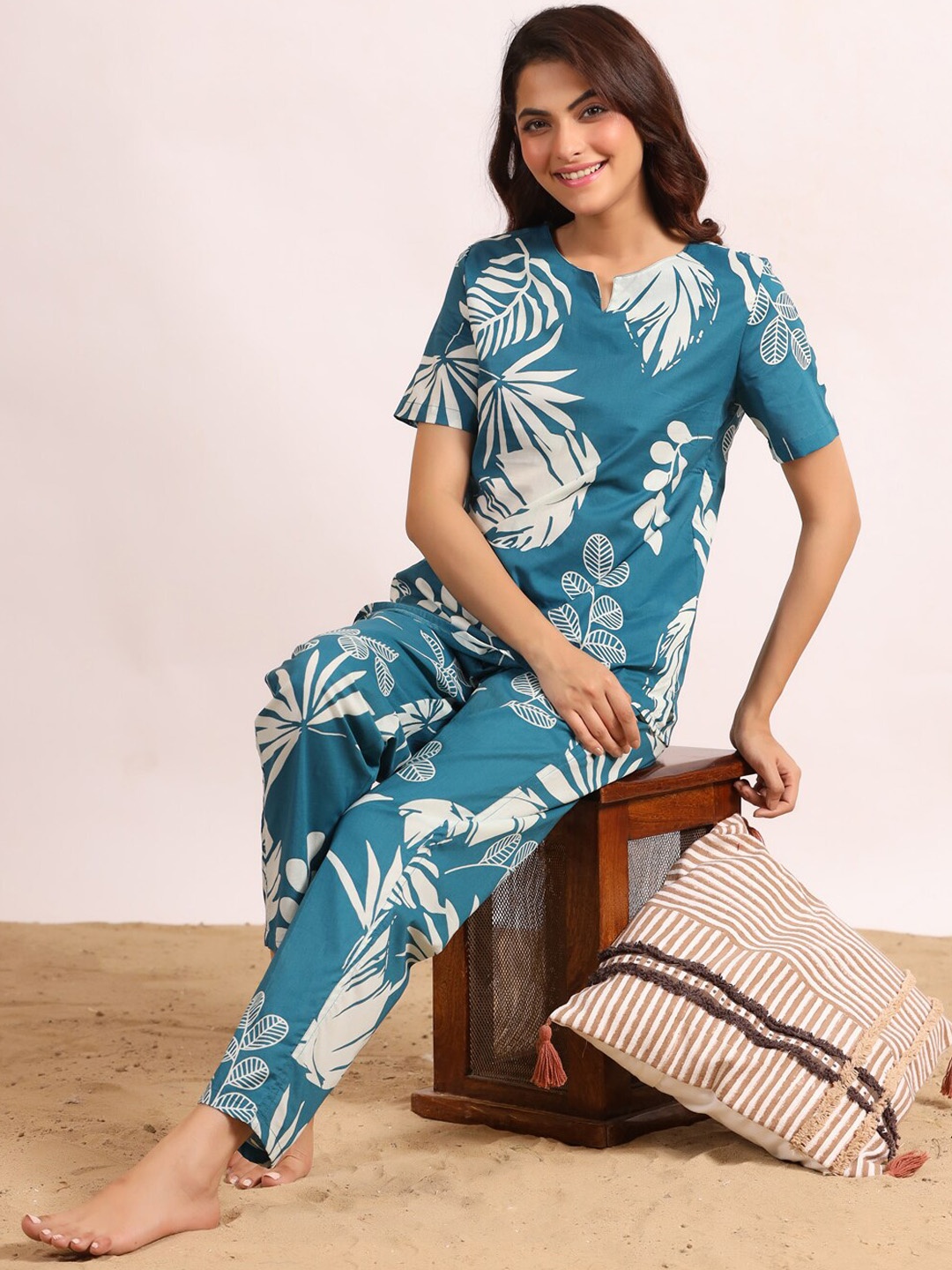 

SANSKRUTIHOMES Blue & White Pure Cotton Printed Night Suit