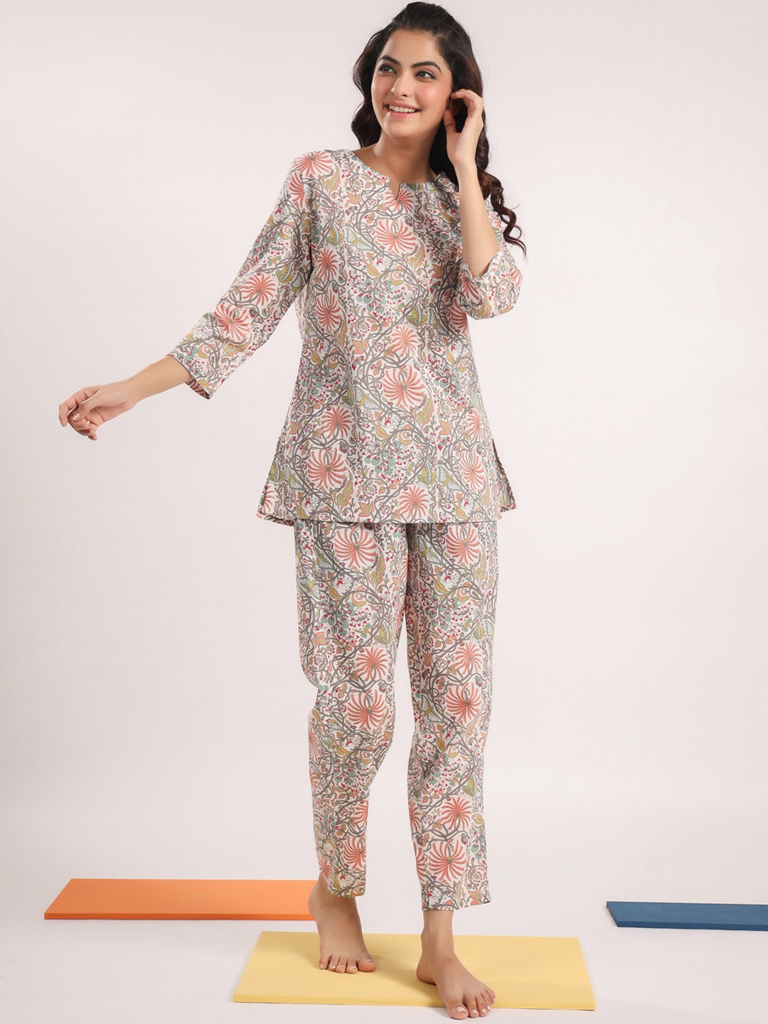 

SANSKRUTIHOMES Off White & Coral Pure Cotton Printed Night Suit