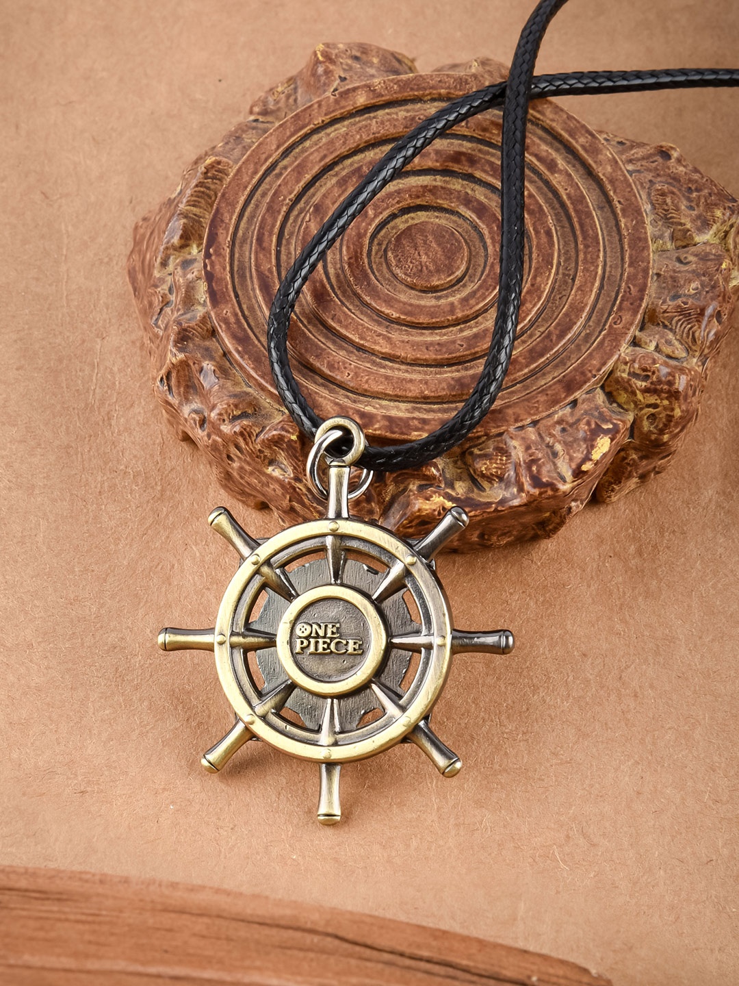 

COMICSENSE Unisex Circular Anime Pendant with Chain, Gold