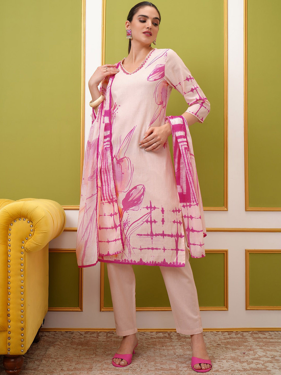 

Vishudh V Neck Floral Printed Regular Pure Cotton Kurta with Trousers & With Dupatta, Pink