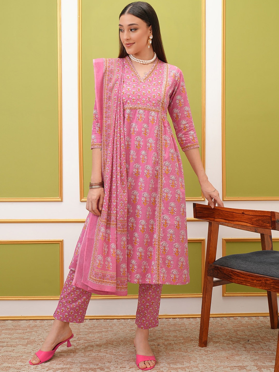 

Vishudh Pink Floral Printed Pure Cotton Kurta with Trousers & Dupatta
