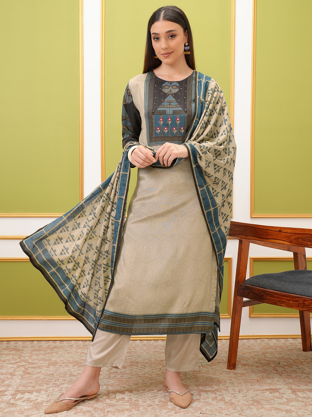 

Vishudh Printed Regular Kurta with Trousers & With Dupatta, Cream