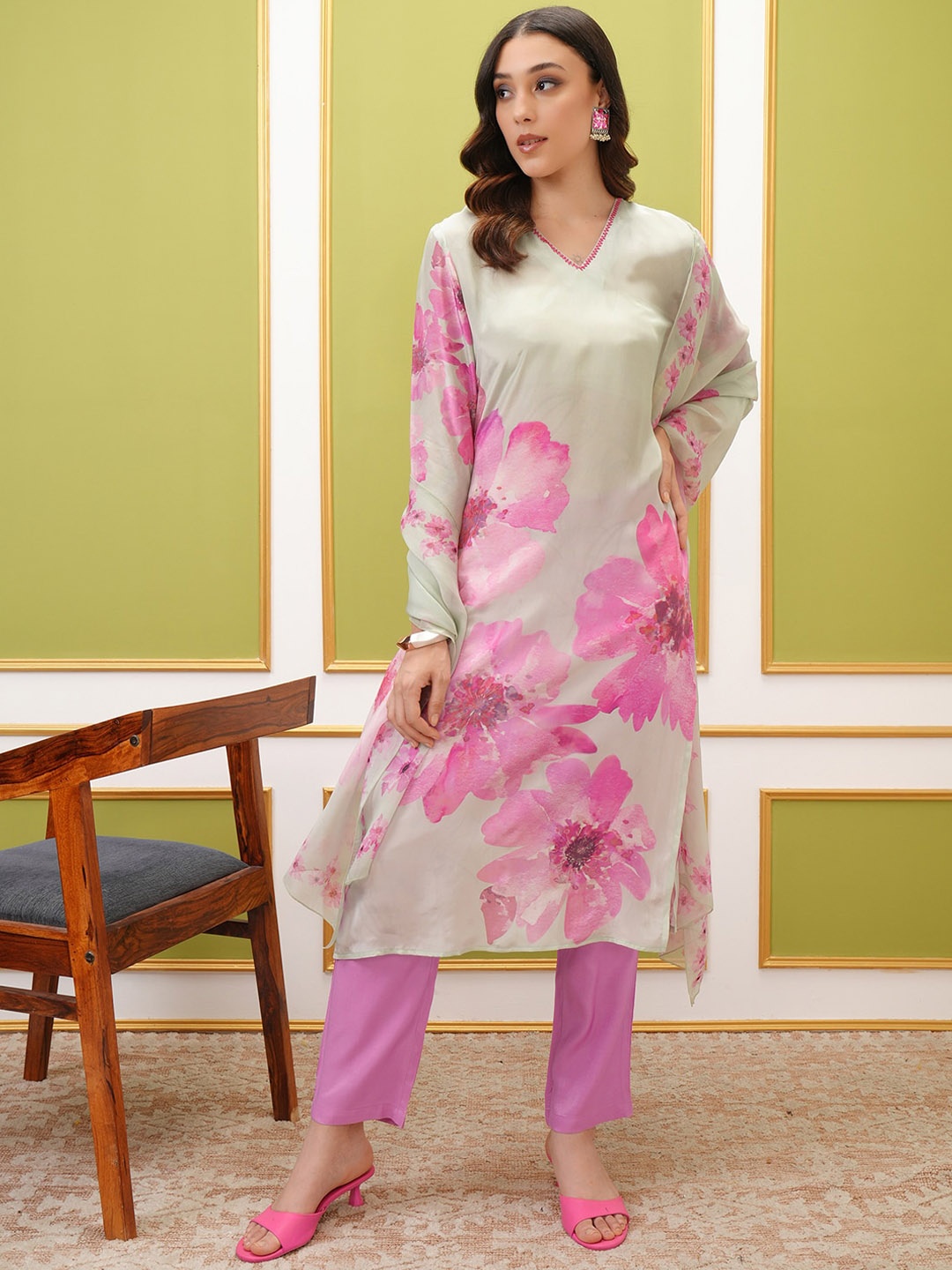 

Vishudh V Neck Floral Printed Regular Kurta with Trousers & With Dupatta, Blue