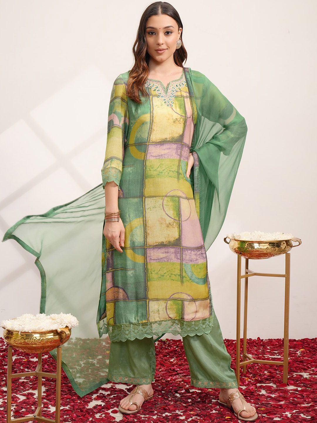 

Vishudh Printed Straight Kurta & Trousers With Dupatta, Green