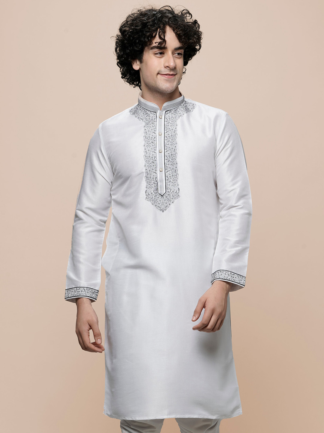 

MAAHI FABS Embroidered Thread Work Straight Kurta, White