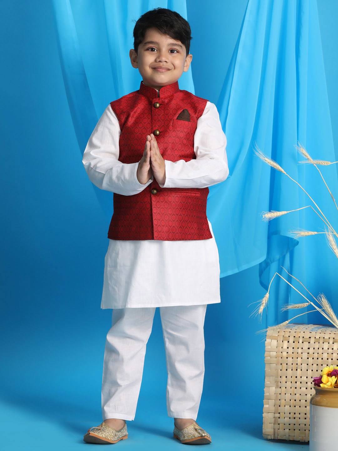 

VASTRAMAY Boys Mandarin Collar Long Sleeves Kurta And Pyjamas With Jacket, White