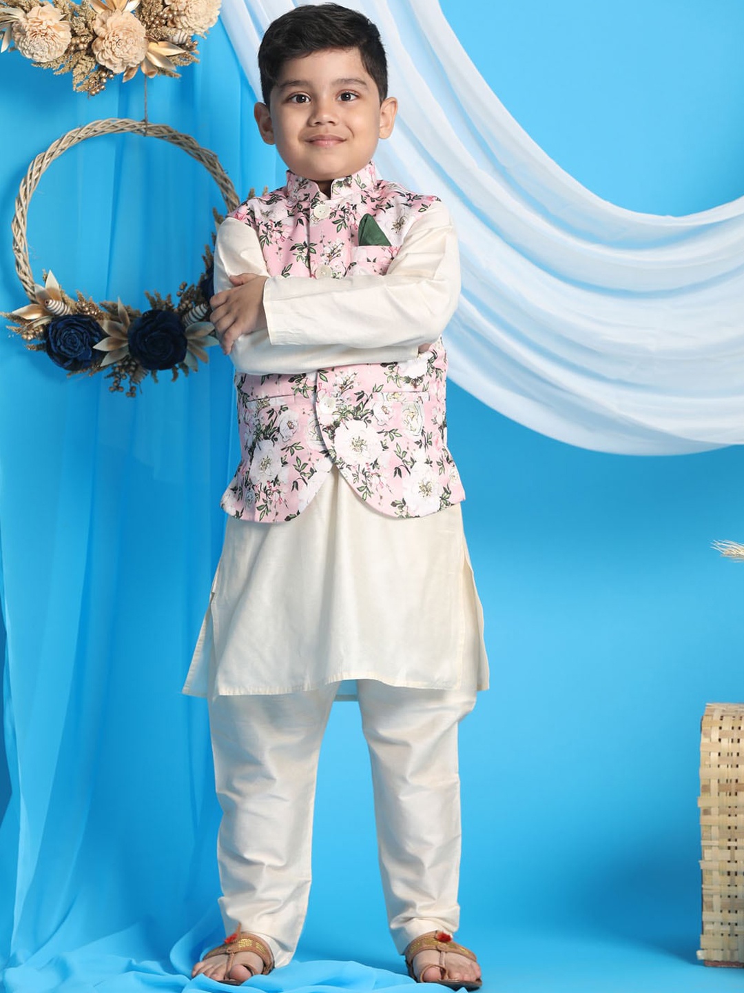 

VASTRAMAY Boys Floral Printed Mandarin Collar Long Sleeves Kurta with Pyjamas, Cream