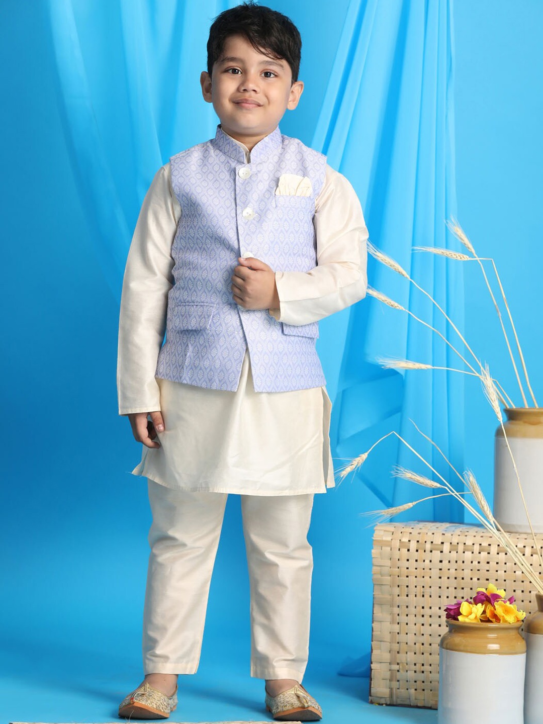 

VASTRAMAY Boys Mandarin Collar Long Sleeves Straight Kurta Pyjama with Jacket, Cream