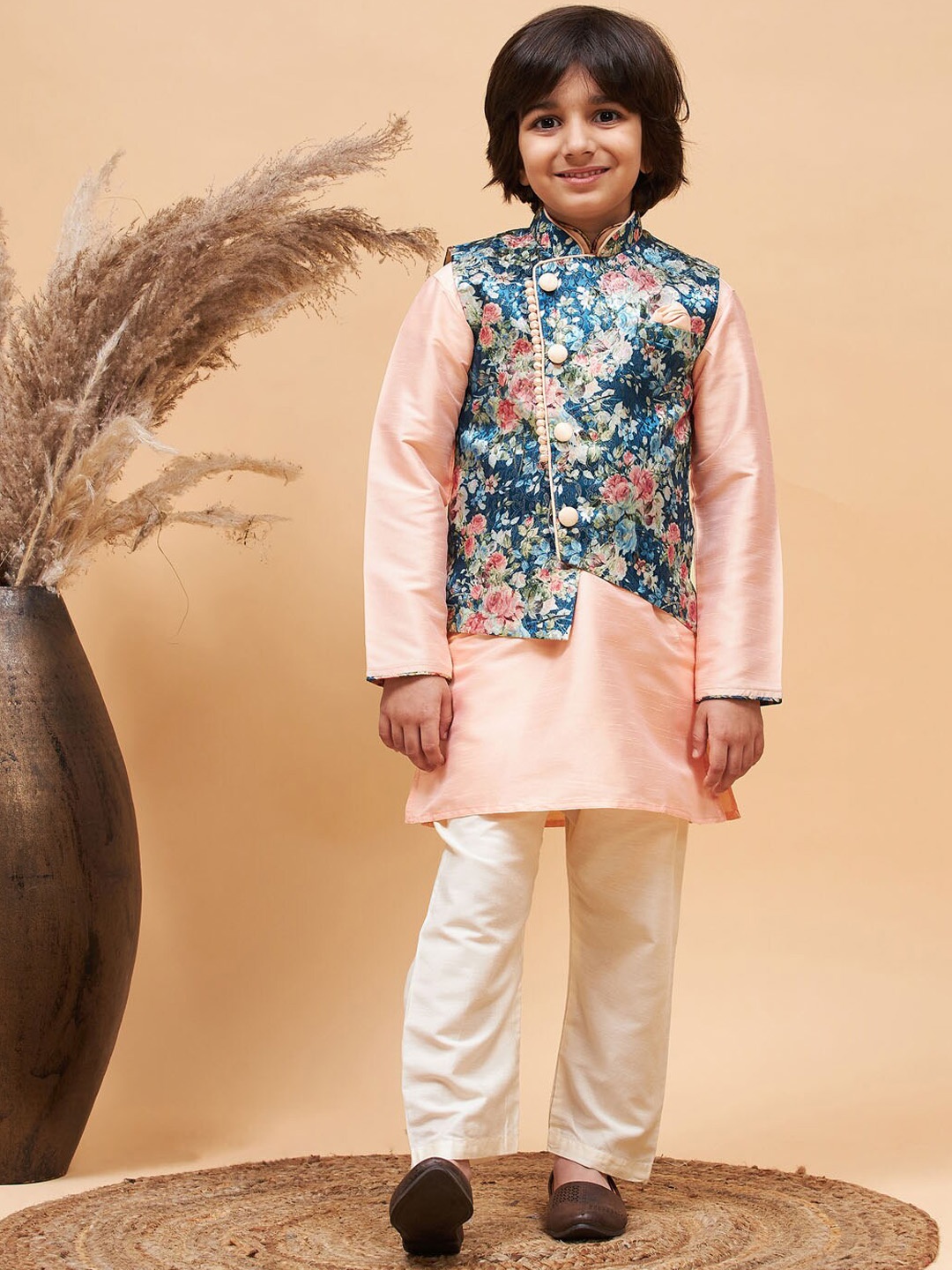 

VASTRAMAY Boys Mandarin Collar Long Sleeves Kurta And Pyjamas With Jacket, Peach