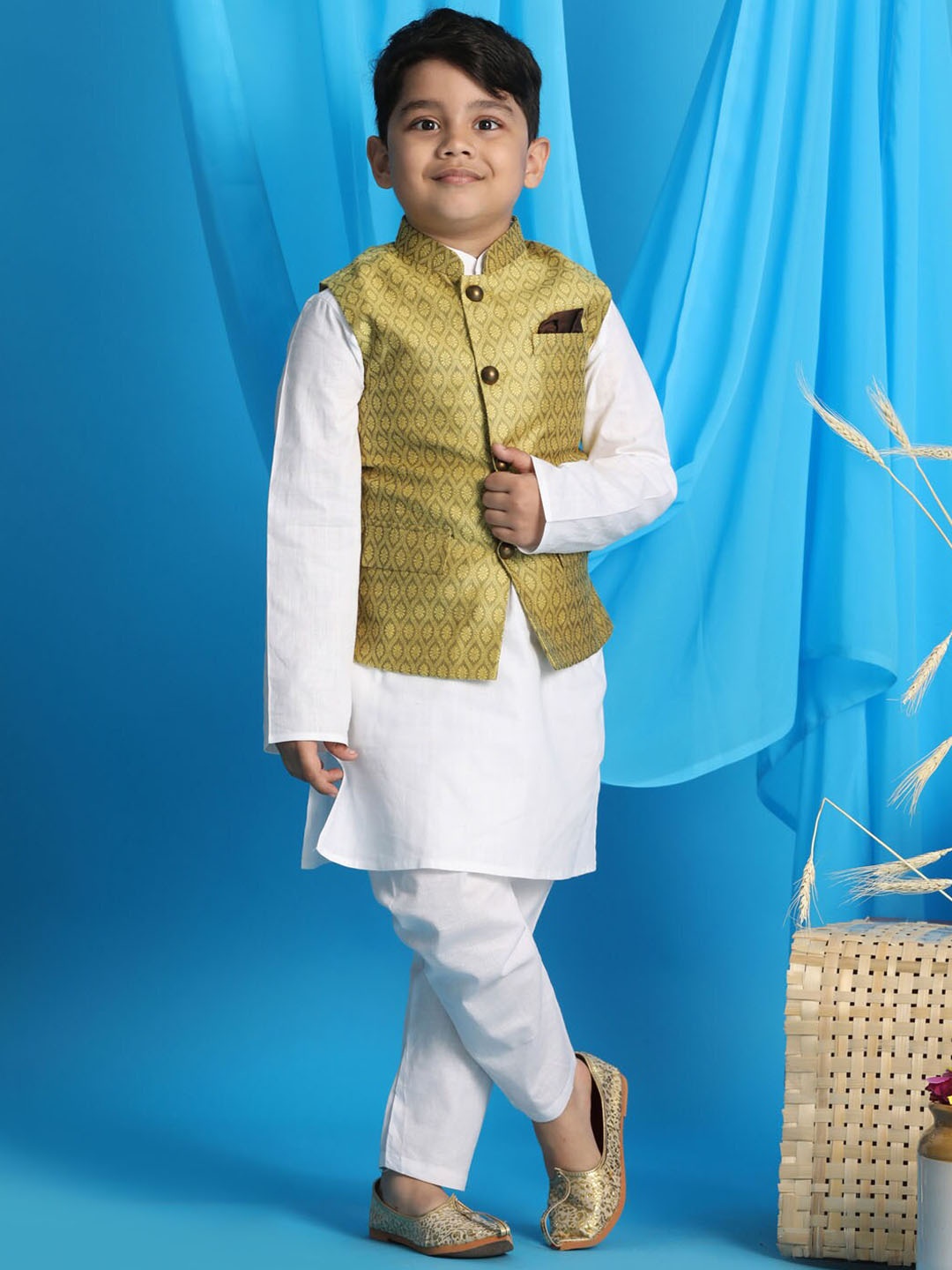 

VASTRAMAY Boys Mandarin Collar Straight Kurta with Pyjama & Nehru Jacket, White