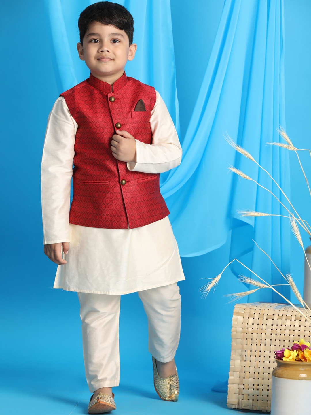 

VASTRAMAY Boys Mandarin Collar Straight Kurta with Pyjama & Nehru Jacket, Cream