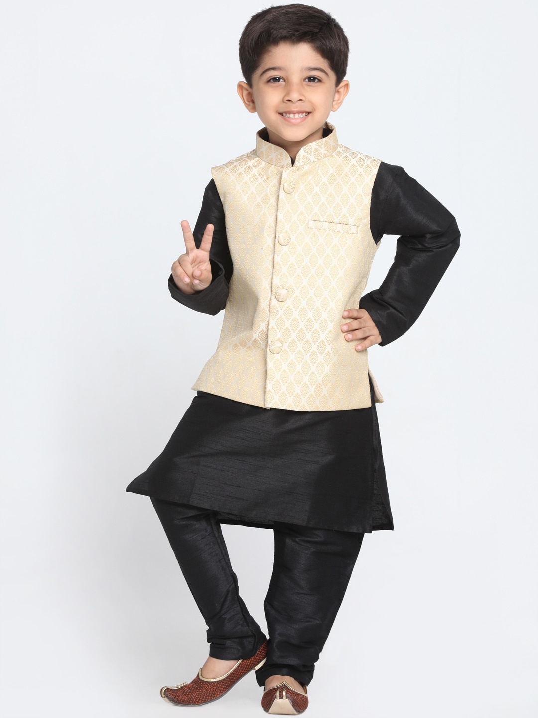 

VASTRAMAY Boys Mandarin Collar Straight Kurta with Pyjama & Nehru Jacket, Black