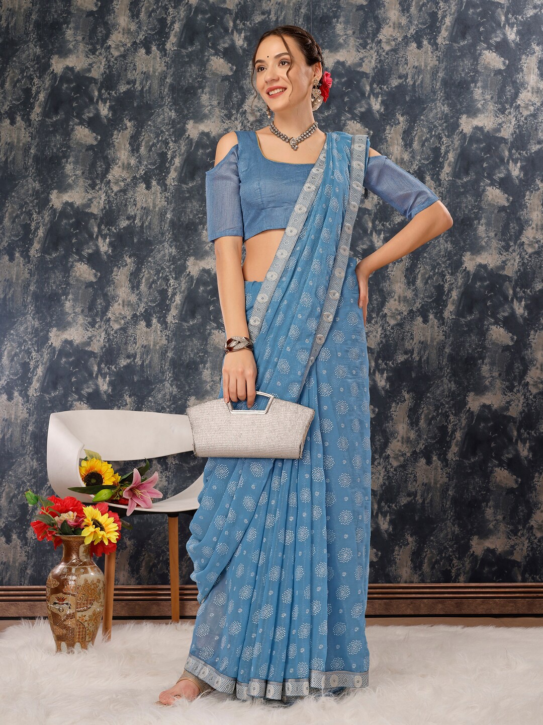 

Indian Women Embellished Pure Chiffon Saree, Blue