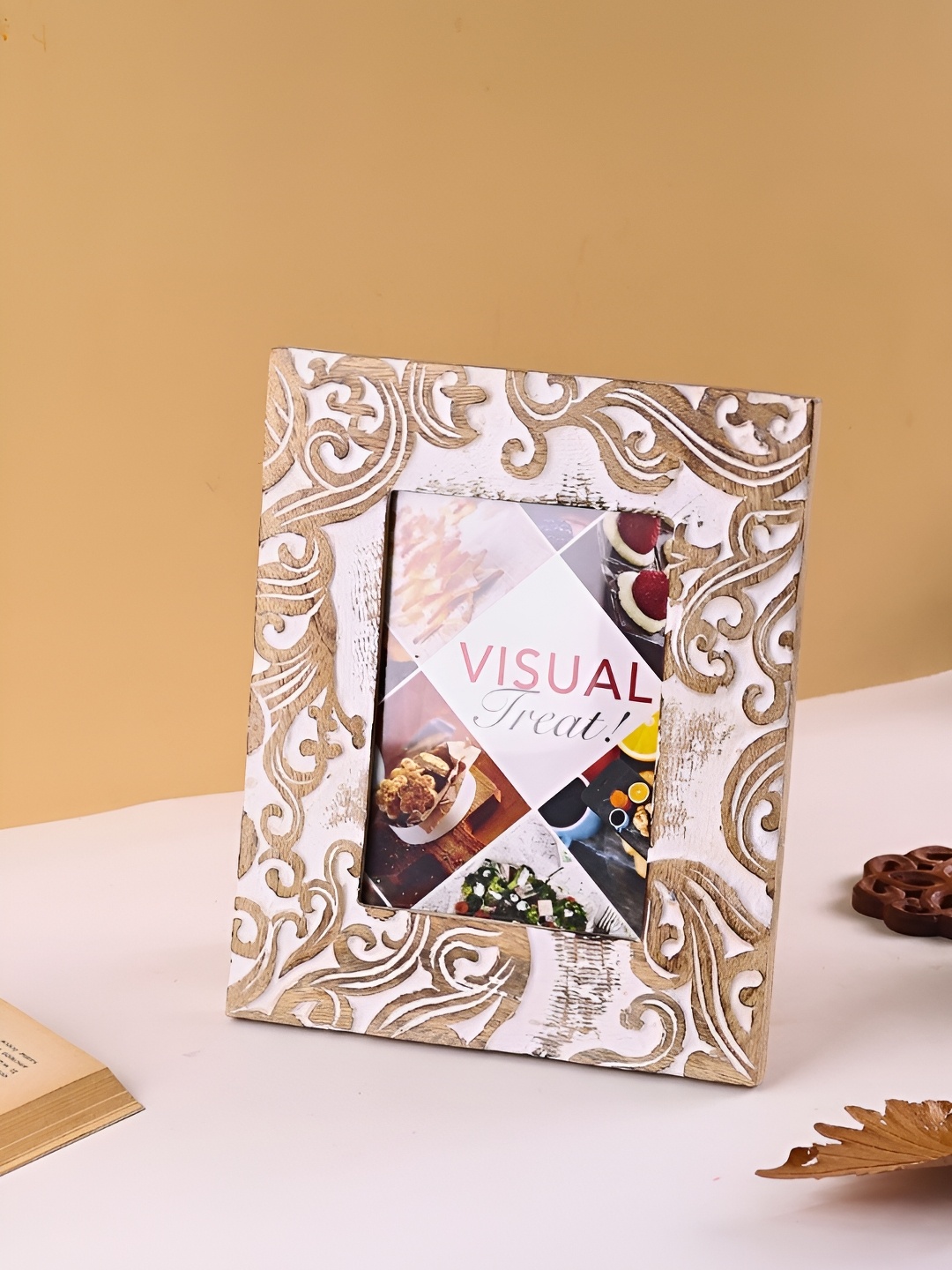 

WEAVING HOMES White & Brown Wood Table Photo Frames