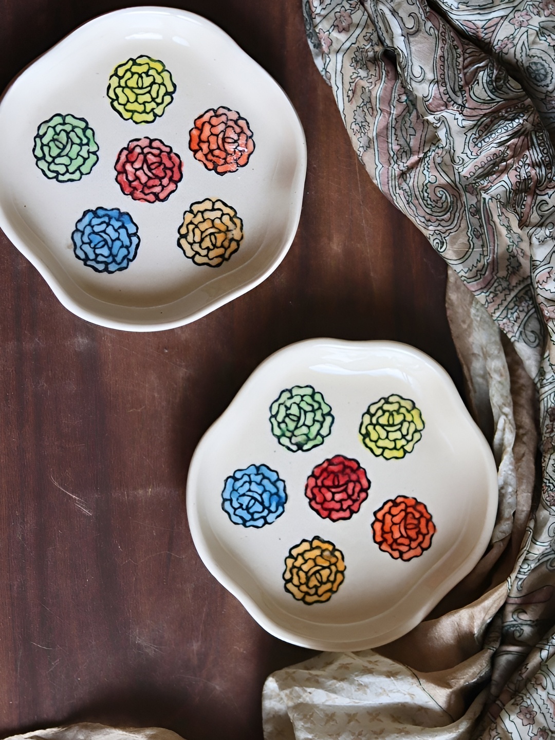 

WEAVING HOMES White & Red 2 Pieces Printed Microwave Safe Glossy Ceramic Dessert Plates