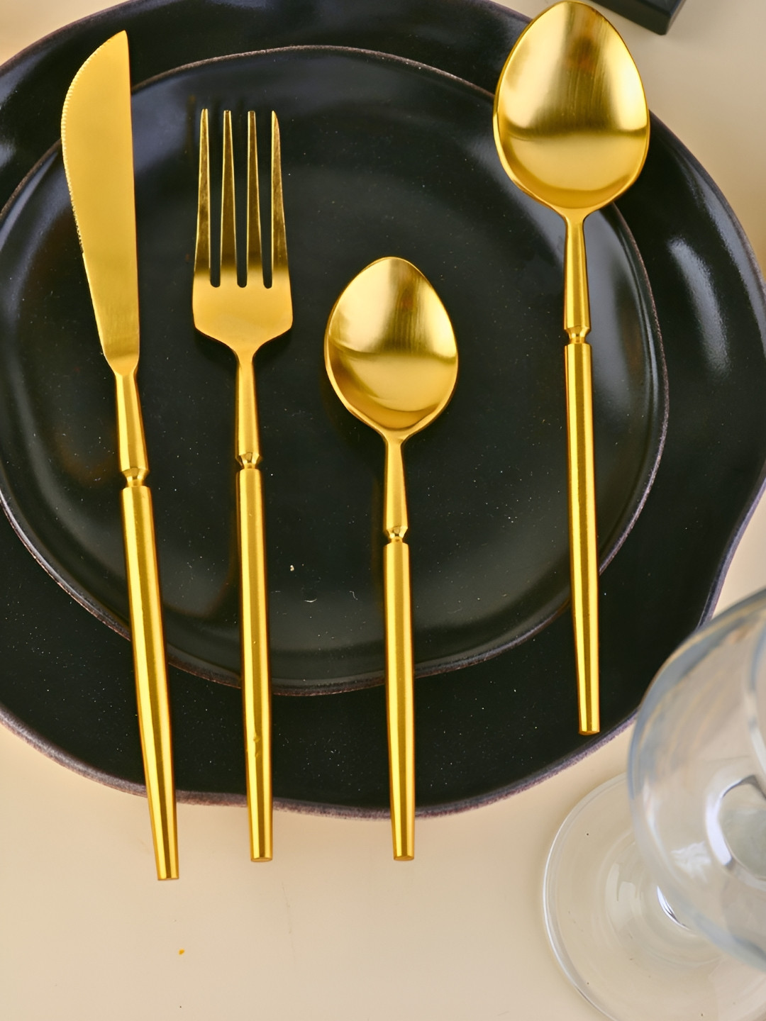 

WEAVING HOMES Gold-Toned 4 Pieces Stainless Steel Glossy Cutlery Set