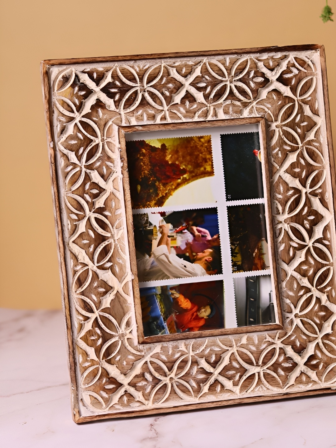 

WEAVING HOMES Rust & White Wood Wall Photo Frames