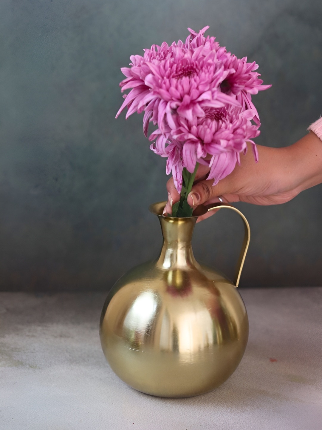 

WEAVING HOMES Gold Toned Round Metal Flower Vases