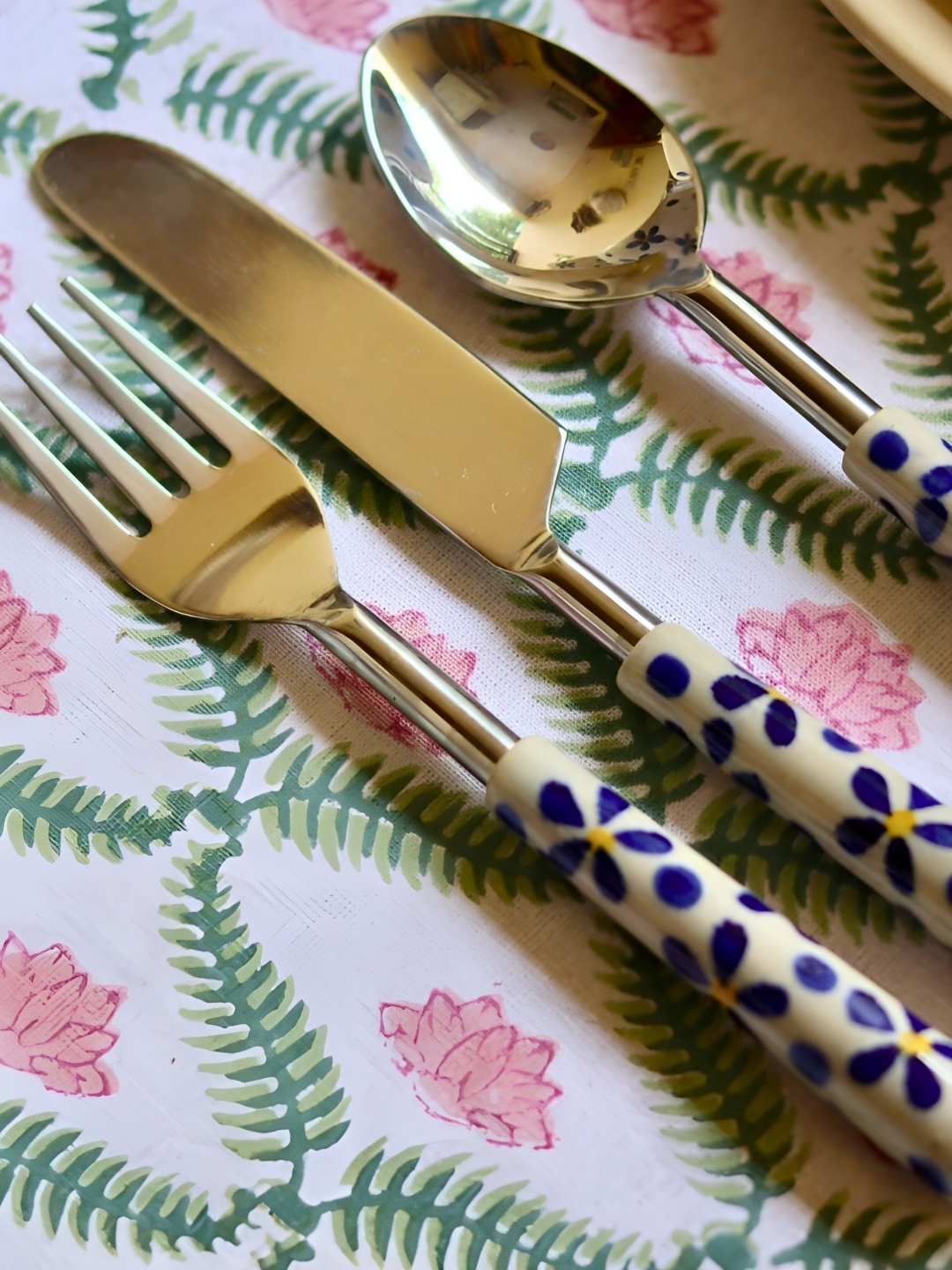 

WEAVING HOMES Silver Toned & Blue 3 Pcs Printed Stainless Steel Cutlery Set