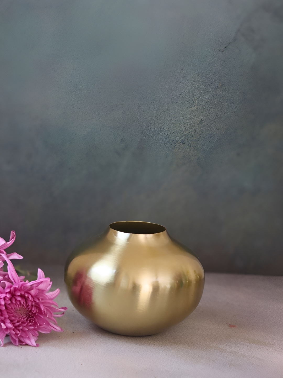 

WEAVING HOMES Gold Toned Metal Vase