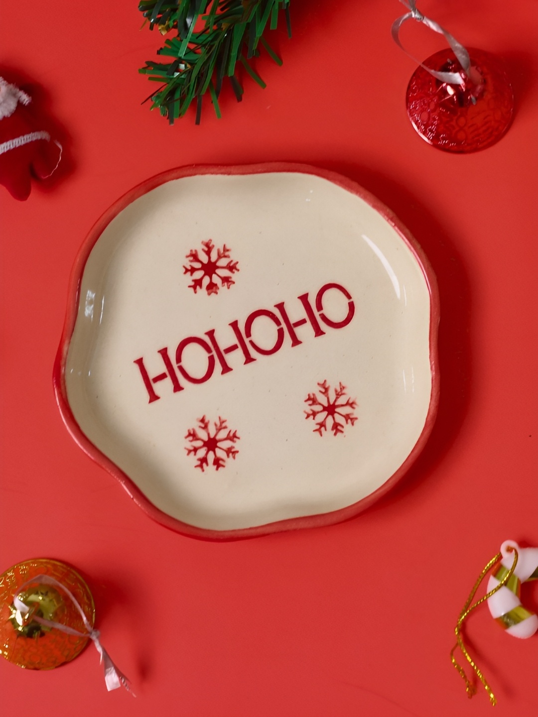 

WEAVING HOMES Red & White 2 Pieces Printed Dishwasher Safe Ceramic Dessert Plates