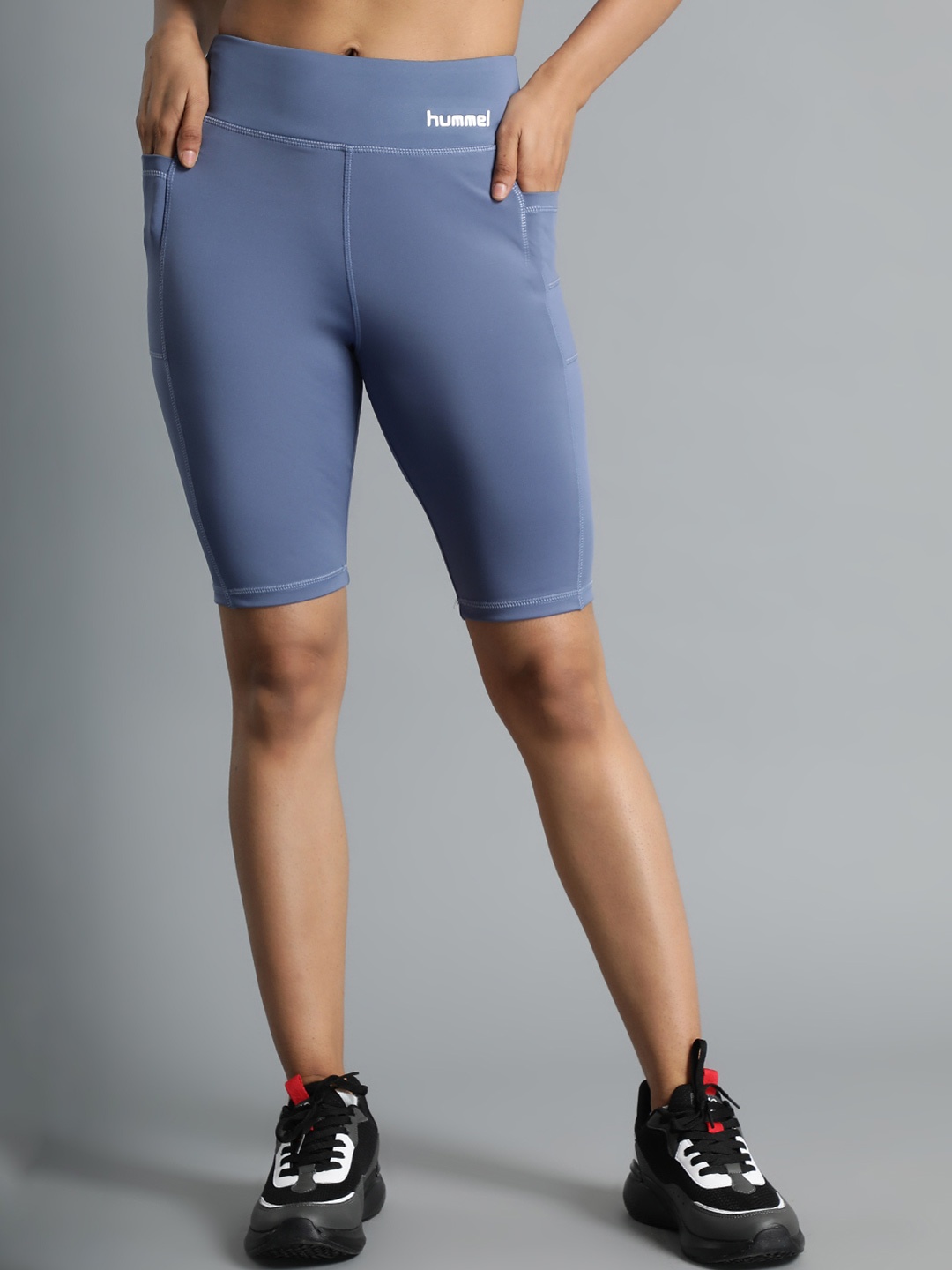 

hummel Women Slim Fit Cycling Sports Shorts with Antimicrobial Technology, Blue