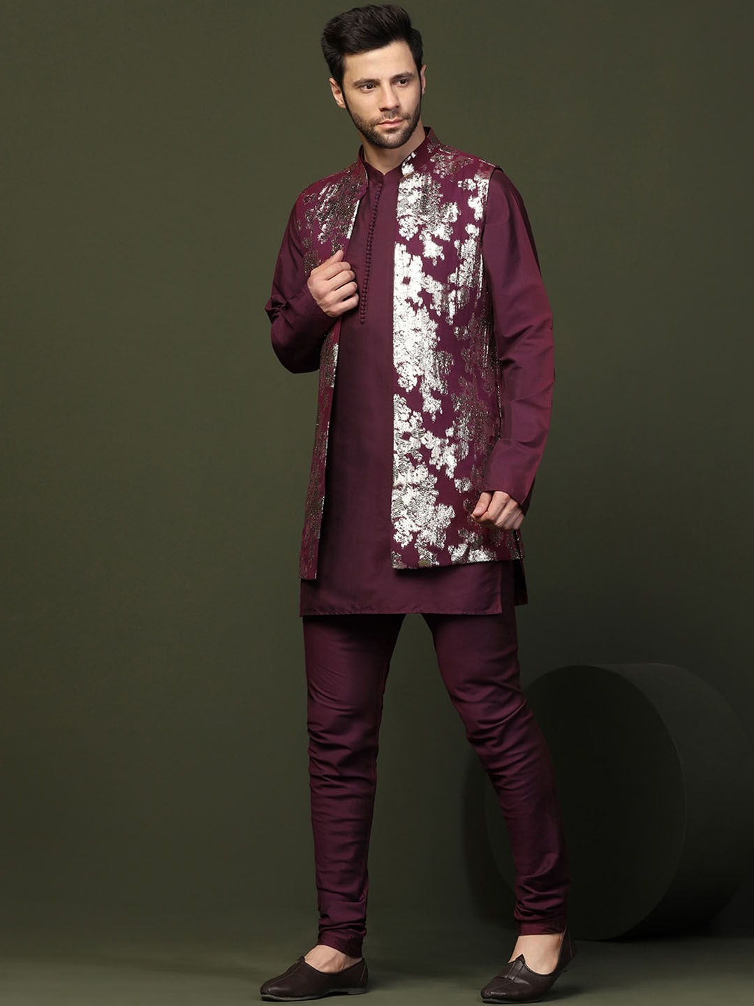 

KISAH Printed Mandarin Collar Woven Nehru Jacket, Burgundy