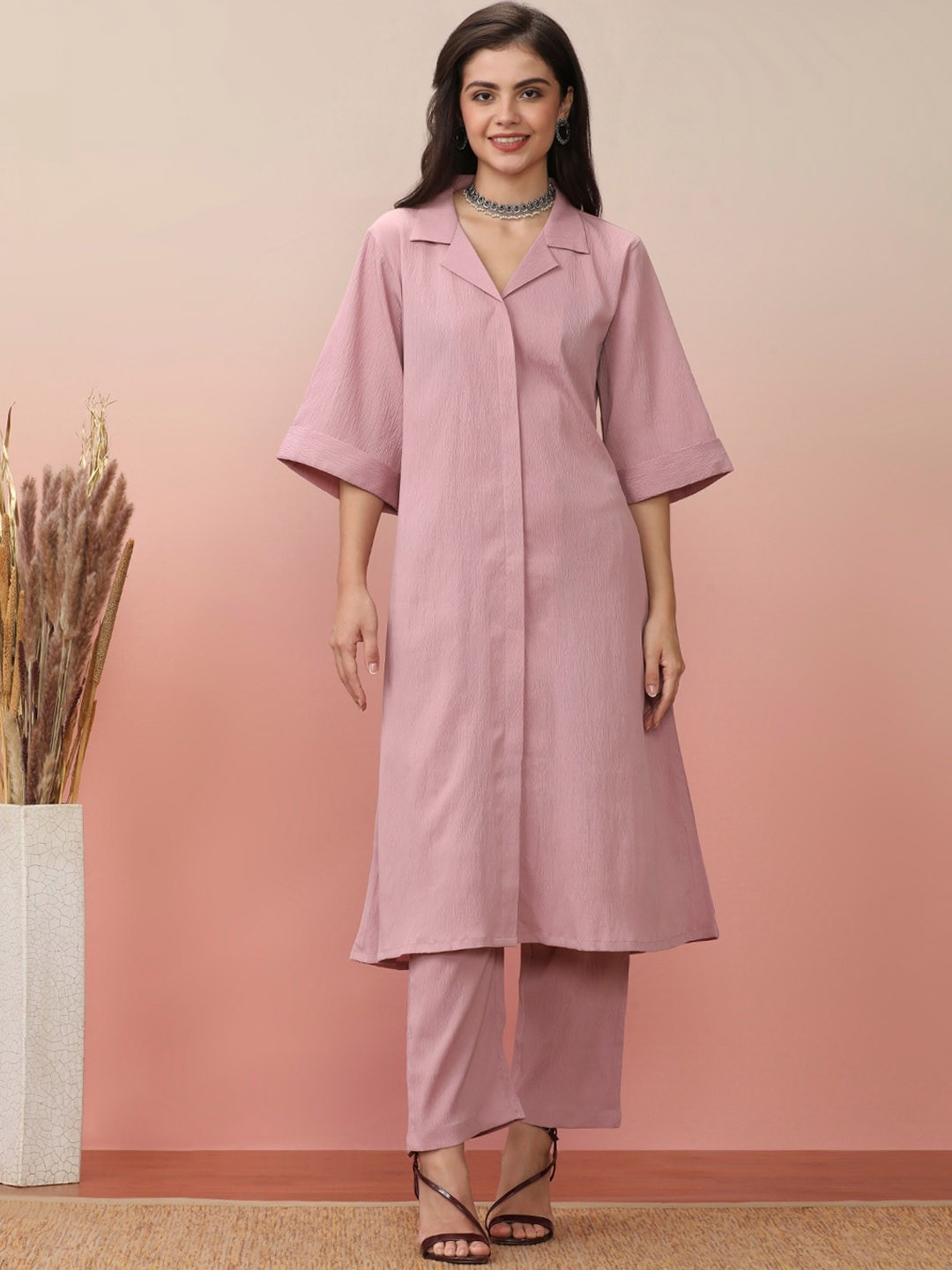 

Varanga Shirt Collar Kurta With Trouser, Pink