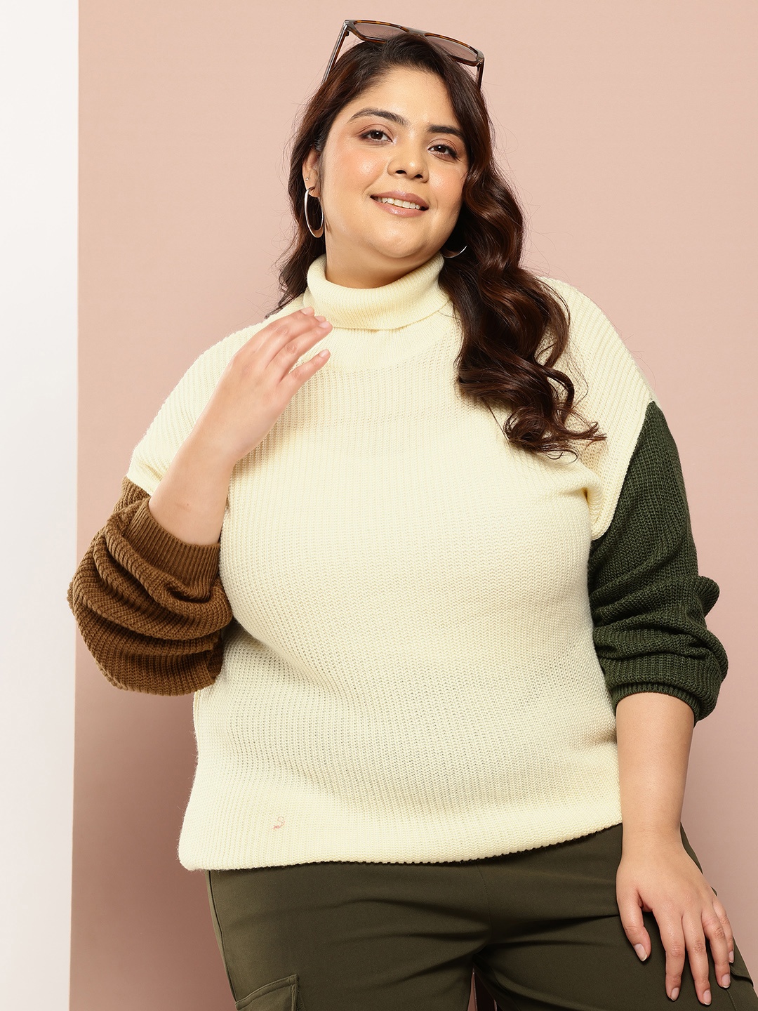 

Sztori Plus Size Contrast Sleeves Acrylic Pullover, Cream