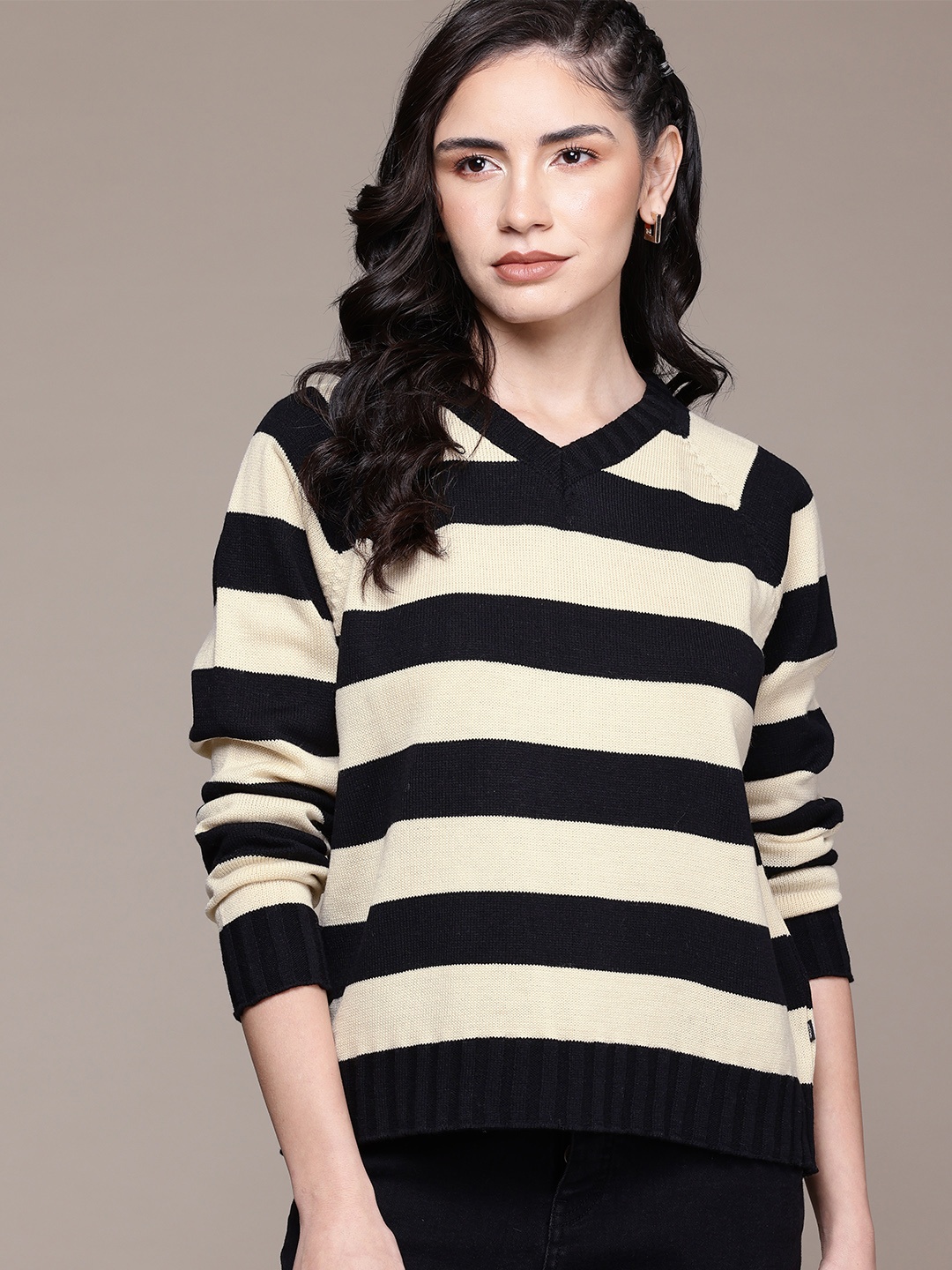 

The Roadster Lifestyle Co. Striped V-Neck Pullover, Black