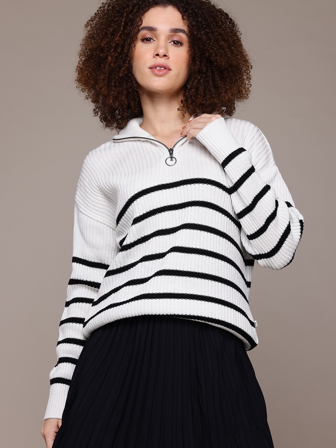 

The Roadster Life Co. Mock Collar Striped Pullover, White