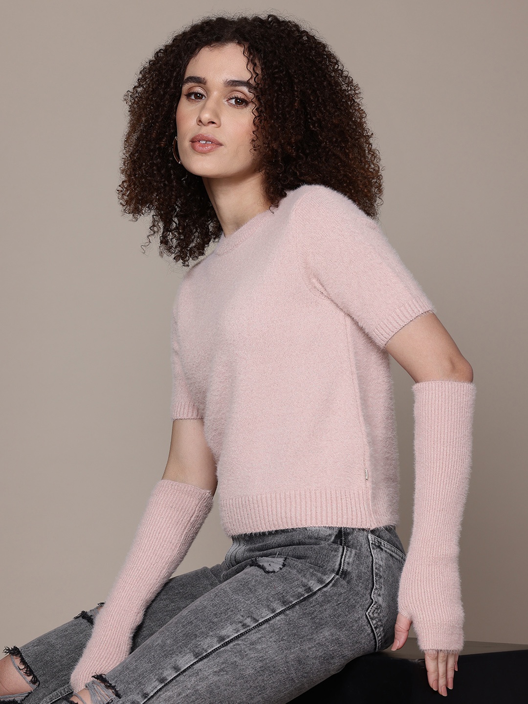 

The Roadster Lifestyle Co. Fuzzy Pullover with Hand Gloves, Peach